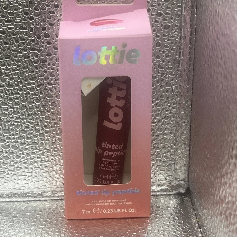 Lottie London peptide lip